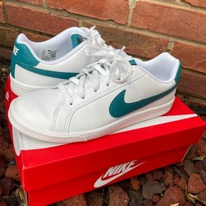 Nike Womens Court Royale